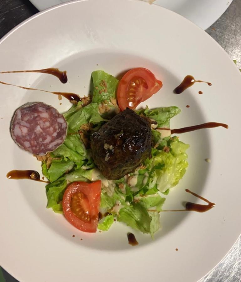 Hotel Restaurant La Renaissance Saint-Cirgues-en-Montagne Eksteriør billede