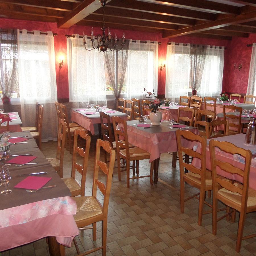 Hotel Restaurant La Renaissance Saint-Cirgues-en-Montagne Eksteriør billede